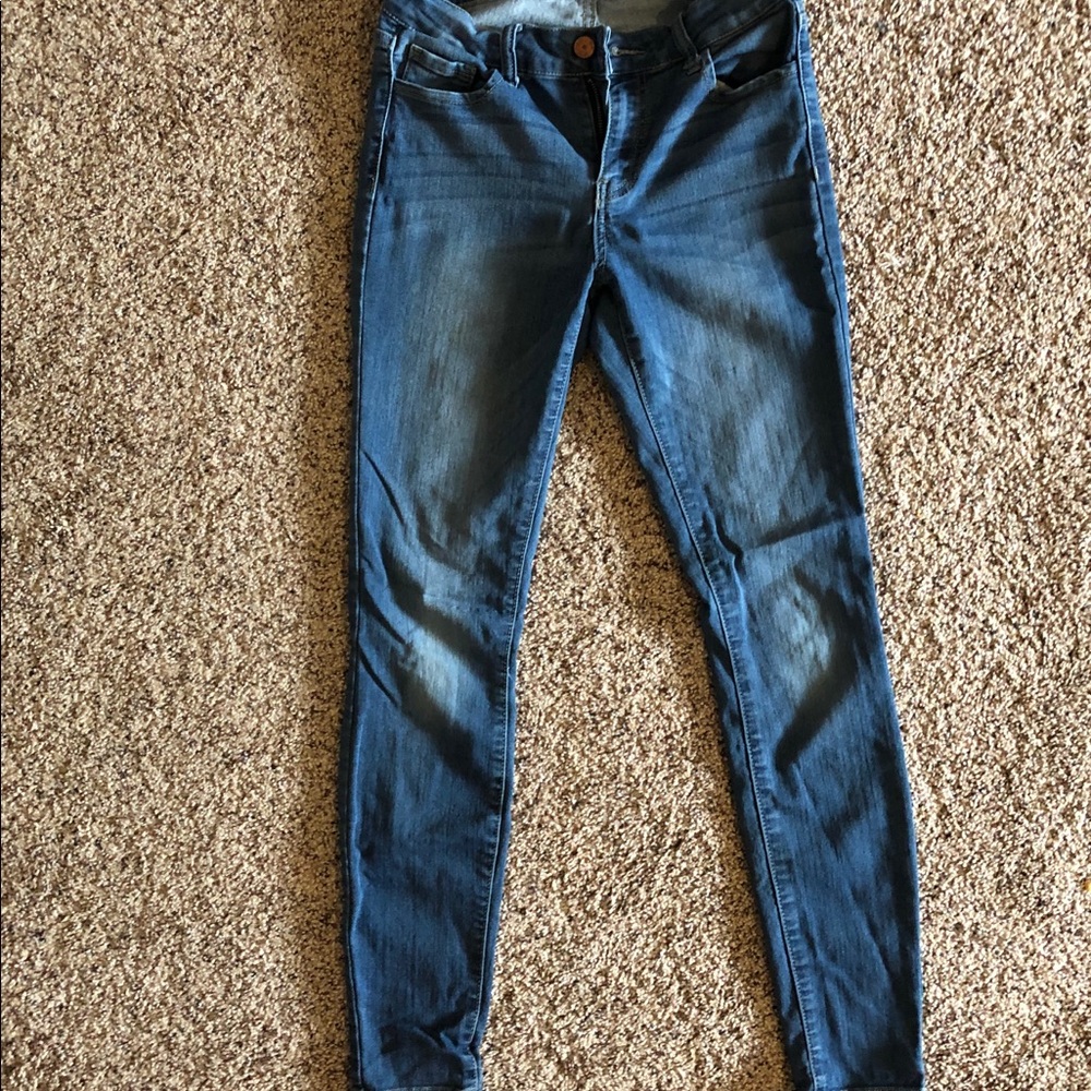 Mid-rise skinny jeans